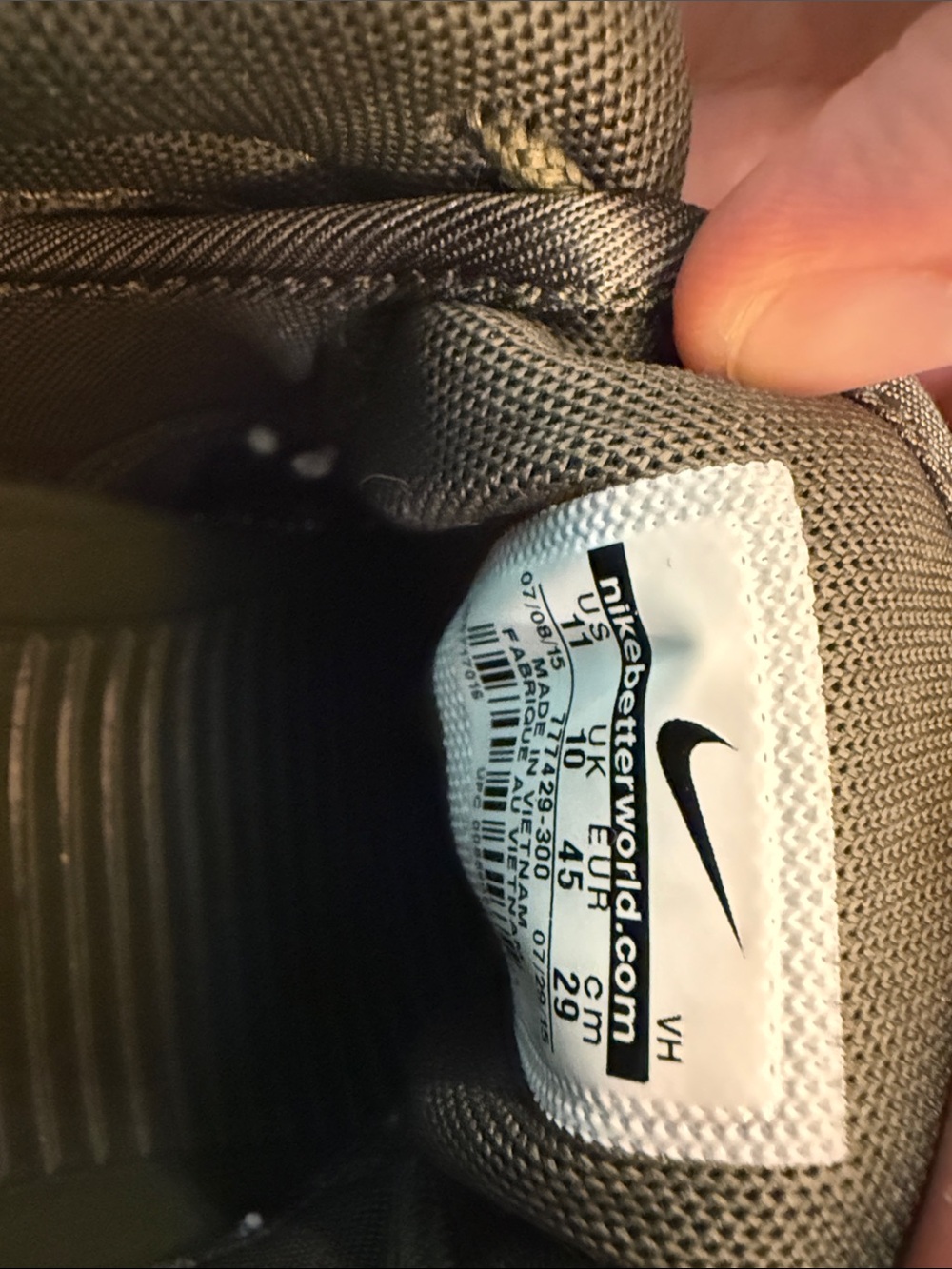 Nike Black and Olive Green Lightweight Sneakers - Picture 2 of 4